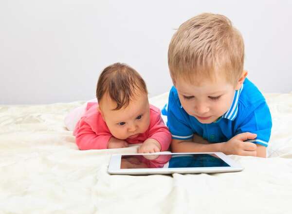 Niños con celulares y tablets - ABC Revista - ABC Color