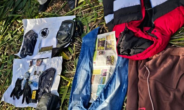 Tras persecución, bandidos abandonan automóvil con proyectiles y otras evidencias