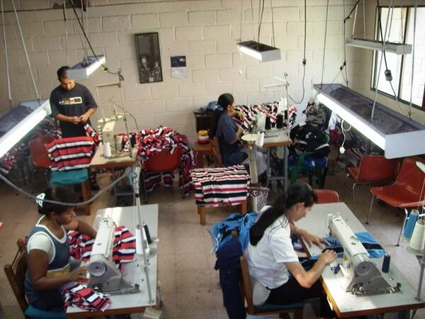 El 66% de los emprendimientos microempresariales está liderado por una mujer
