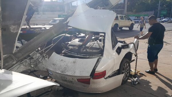 Un automovilista murió tras impactar contra una columna en San Lorenzo