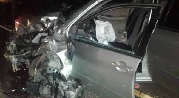 Tres automovilistas dormidos al volante: dos muertos - Noticiero Paraguay