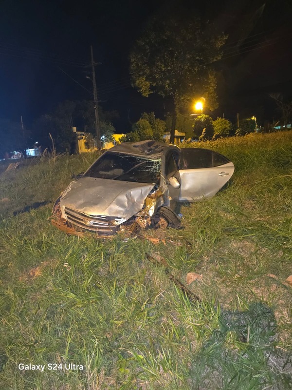 Vuelco de automóvil en Yby Yaú deja a policía con lesiones leves