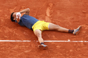 Versus / ¡Emoción total! En un partidazo, Alcaraz derrota a Zverev y gana su primer Roland Garros