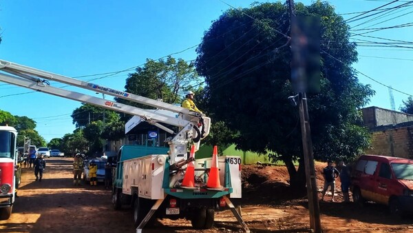 Electricista muere electrocutado por una columna de la ANDE en Ciudad del Este
