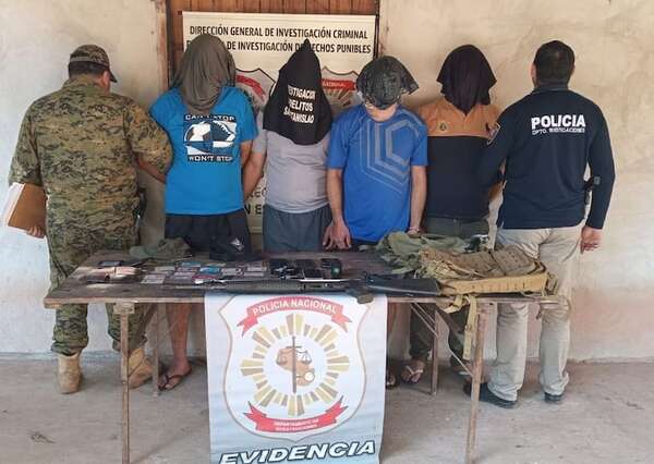 Militares detenidos por supuestamente asaltar, maniatar y robar moto y dinero a un hombre - Policiales - ABC Color