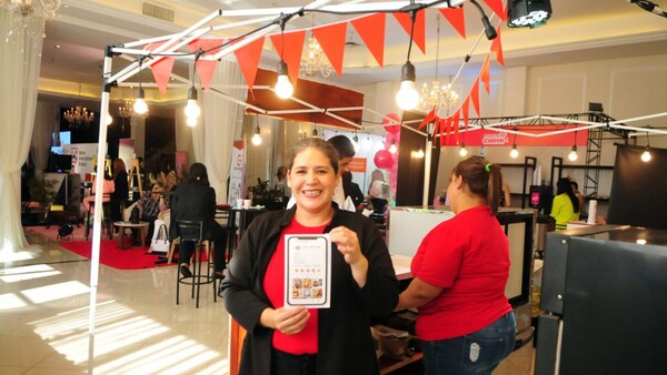 Mujeres que inspiran en expo de emprendedoras en Ciudad del Este