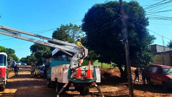 Electricista muere electrocutado por una columna de la ANDE en Ciudad del Este