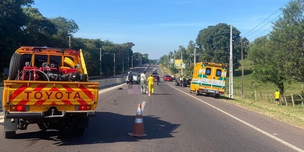 Accidente fatal en Ruta PY02: peatón murió arrollado por un lujoso vehículo