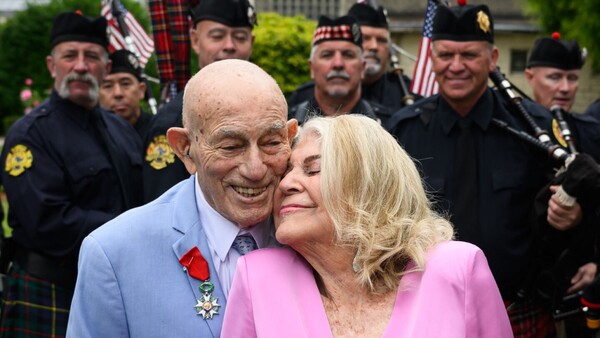 Veterano de la II Guerra Mundial de 100 años se casa, tras acto del Día D