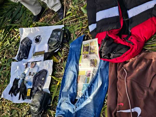 Tras persecución, bandidos abandonan auto con proyectiles y pasamontañas - La Clave
