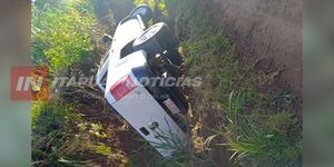 VEHÍCULO VOLCÓ AYER EN SAN LUIS DEL PARANÁ  - Itapúa Noticias