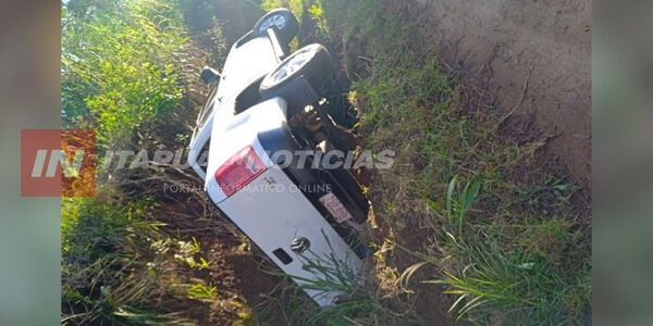 VEHÍCULO VOLCÓ AYER EN SAN LUIS DEL PARANÁ - Itapúa Noticias