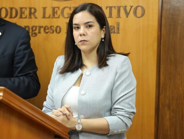 Diputada critica a concejales asuncenos por aprobar balance con faltante millonario · Radio Monumental 1080 AM