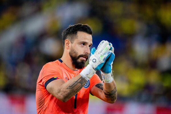 Versus / Polémica por capitanía “de un extranjero” en la selección de Ecuador