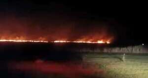La Nación / Bomberos de cinco compañías lograron controlar incendio forestal en Eusebio Ayala