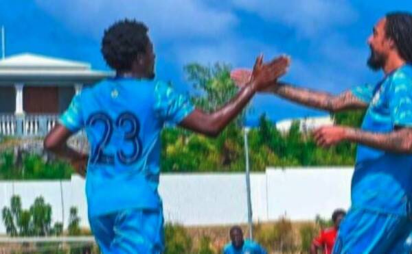 ¡Impresionante! El tremendo “bulto peludo” que le cuelga a este jugador llamó la atención del rollo