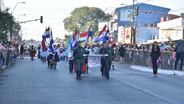 Video: Desfile estudiantil por la Paz del Chaco aglutina a familias en Fernando de la Mora