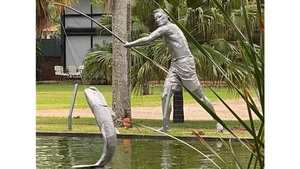 Escultor de Juan de Mena se destaca con obras de hierro y pide apoyo
