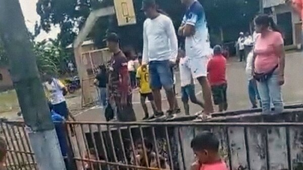 Asesinan a balazos a siete personas mientras miran un partido de fútbol en Ecuador - ADN Digital