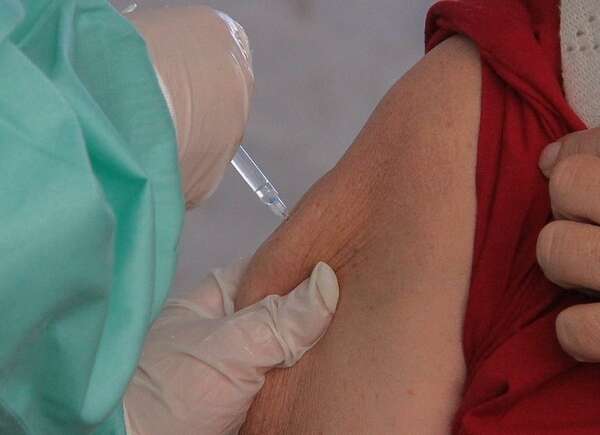 Enfermedades respiratorias: vacunatorios abiertos en feriado ante aumento de influenza y covid - Nacionales - ABC Color
