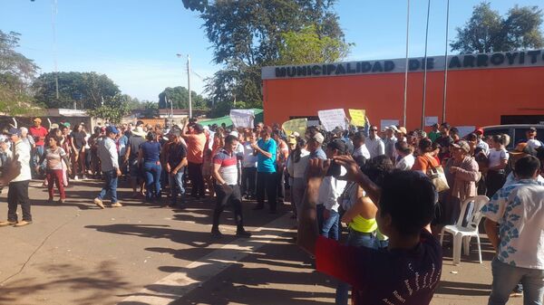 Ciudadanos de Arroyito Piden Renuncia de su Intendente