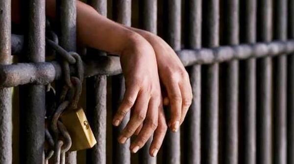 Condenan a dos años de prisión a joven adicto por agredir a sus padres