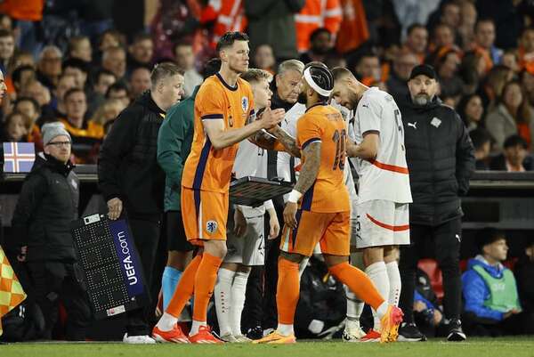 Simons se estrena como goleador con la ‘Oranje’ a seis días del inicio de la Eurocopa - Fútbol Internacional - ABC Color