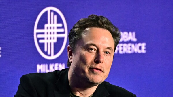 Musk arremete contra la alianza Apple-OpenAI y amenaza con prohibir el iPhone en sus empresas