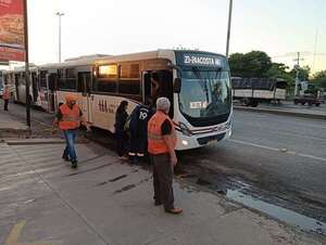 AUDIO: El Gobierno debe preocuparse en mejorar el servicio en lugar de aumentar el subsidio a los transportistas, según vocera de OPAMA - Periodísticamente - ABC Color