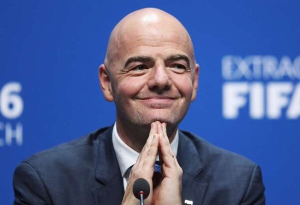 Infantino valora el "paso positivo" tras condena a aficionados del Valencia