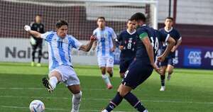 La Nación / La Albirroja olímpica volvió a ceder ante la Argentina
