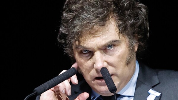 Milei cumple 6 meses con superávit fiscal, pero con déficit político y de gestión