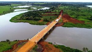 El puente sobre el río Acaray, un símbolo de la desidia gubernamental - La Clave