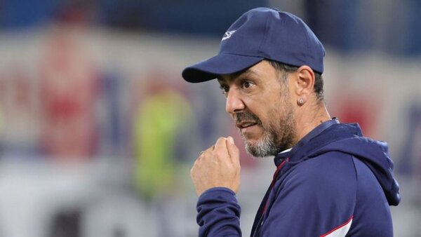 Álvaro Recoba deja de ser el técnico del Nacional uruguayo