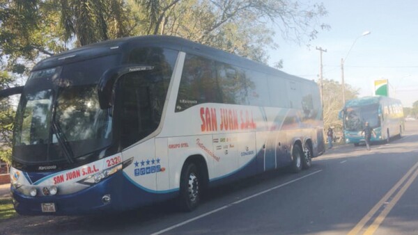 Conductor de micro casi baleó a chofer por quitarle pasajeros