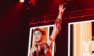 Aye Alfonso aguarda reunión con Universal Music para regresar a Paraguay
