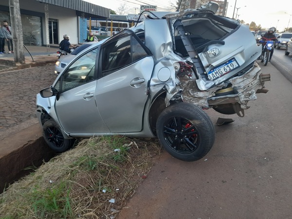 Al menos cinco vehículos involucrados en grave accidente sobre Ruta PY06