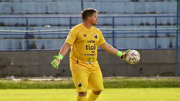 Atajó en tanda de 18 penales por Copa Paraguay y pasó de fase con el Pinozá