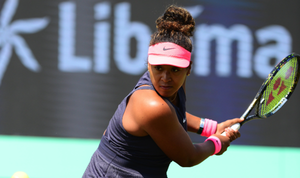 Versus / Osaka logra su primer triunfo sobre césped en cinco años