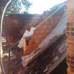 Familia pierde su casa por incendio  que habría sido perpetrado por un presunto adicto - Megacadena - Diario Digital