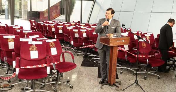 Diario HOY | Subastan “honorables” sillones del Congreso: dinero recaudado será donado al CTN