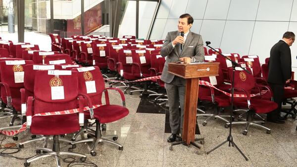 Inicia subasta de sillones y vehículos usados del Congreso - ADN Digital