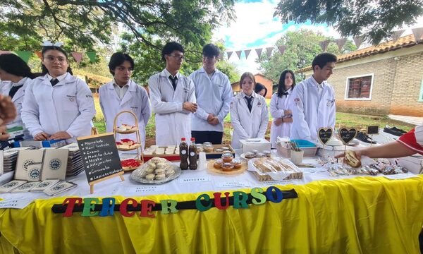 Realizan feria de emprendedores en colegio de Franco