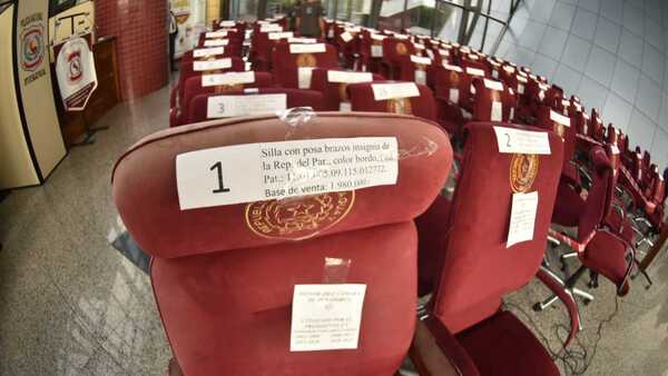 Sillones del Congreso en subasta: El primero en venderse fue el de Calé Galaverna por G. 10 millones
