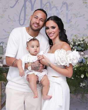 Neymar y su expareja Bruna Biancardi celebran juntos el bautismo de su hija - Gente - ABC Color