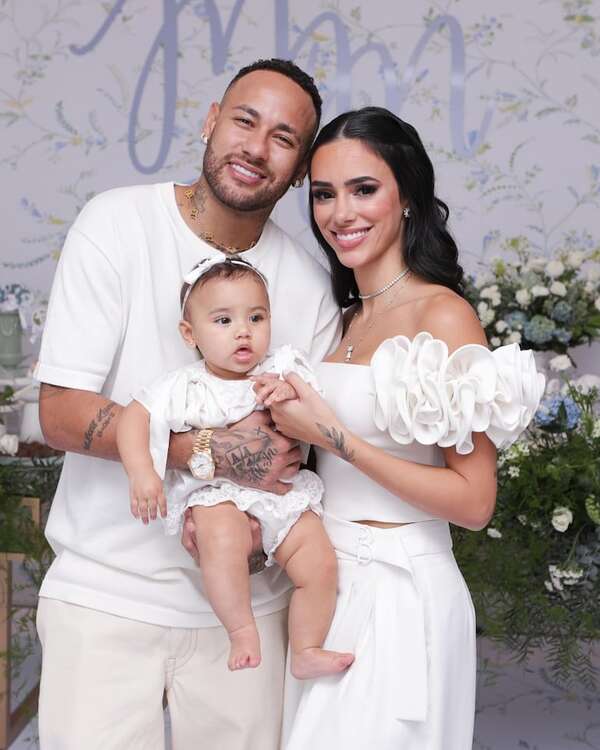 Neymar y su expareja Bruna Biancardi celebran juntos el bautismo de su hija - Gente - ABC Color