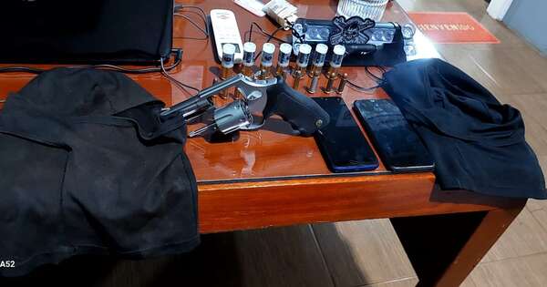 La Nación / Tras enfrentamiento, policías detuvieron a dos delincuentes e incautaron arma y cartuchos