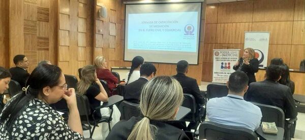 Mediadores son capacitados en el fuero civil y comercial