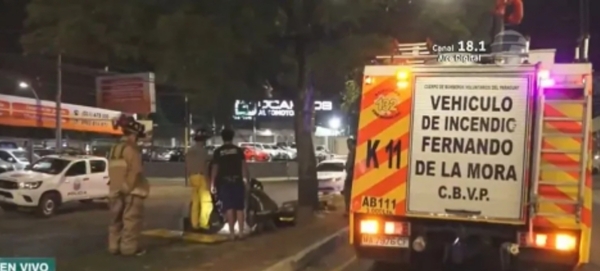 Karai y su acompañante cayeron a pavimento en moto por culpa de un perro