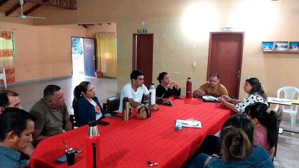 Tras conflicto municipal, dos personas se disputan cargo de intendente en Puerto Casado - Noticias del Chaco - ABC Color